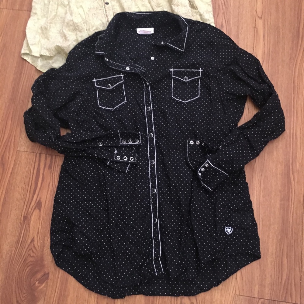 Ariat top
